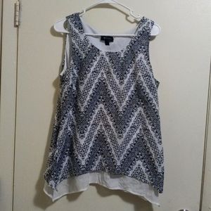 AB Studio Black & White Geometric Cheveron Dressy Tank!